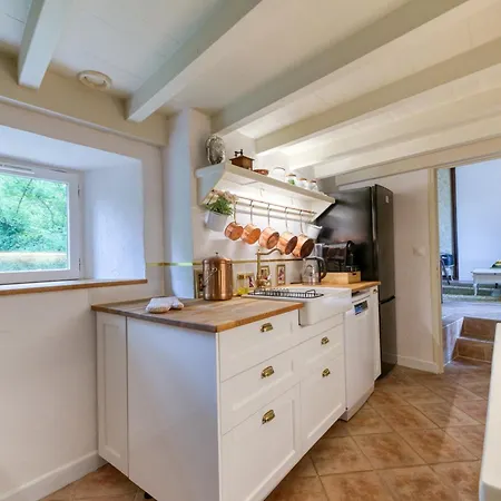 Au Chateau D'uriage-chamrousse * Saint-Martin-dʼUriage
